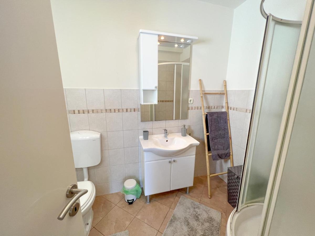 Beach Apartment w Sea Views, 3x Big Rooms w En-Suites Šibenik Exterior foto