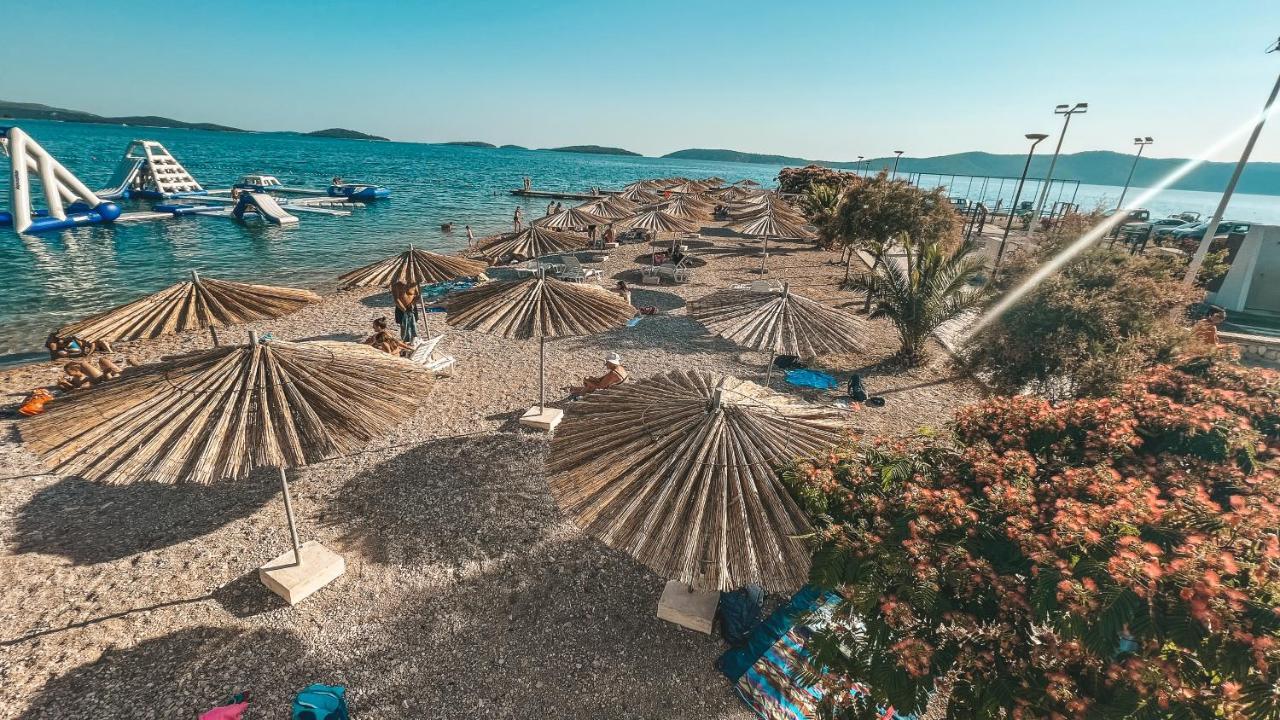 Beach Apartment w Sea Views, 3x Big Rooms w En-Suites Šibenik Exterior foto
