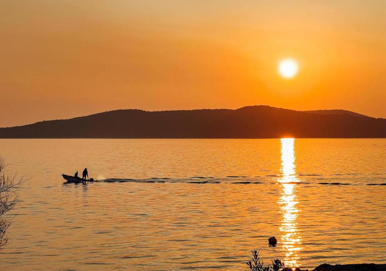 Beach Apartment w Sea Views, 3x Big Rooms w En-Suites Šibenik Exterior foto