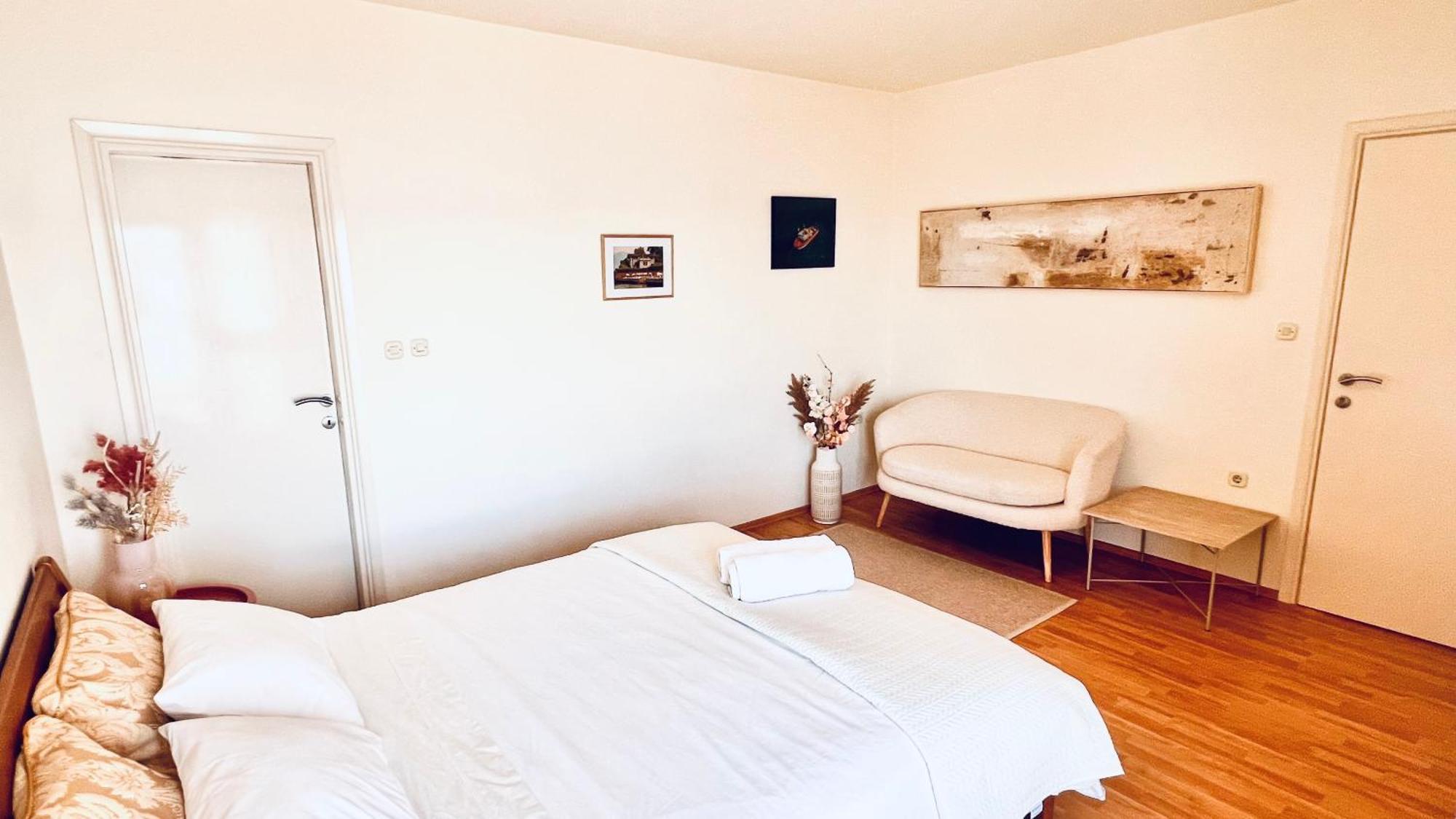 Beach Apartment w Sea Views, 3x Big Rooms w En-Suites Šibenik Exterior foto